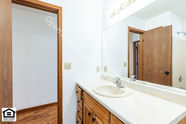 Building Photo - 5215/5217 Vermont Lane