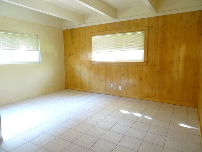 Building Photo - 2852 Forest Hill Blvd
