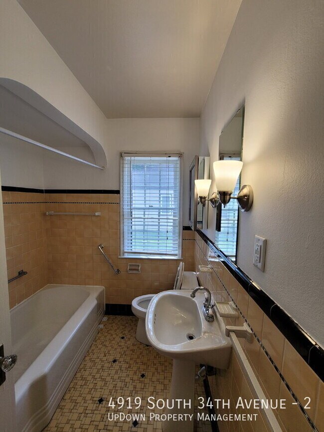 Building Photo - 4919 S 34th Ave