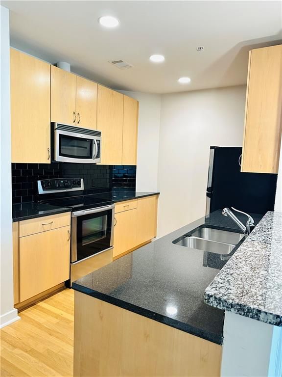 Building Photo - 400 W Peachtree St NW