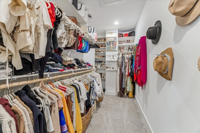 Building Photo - 105 W Whitney St