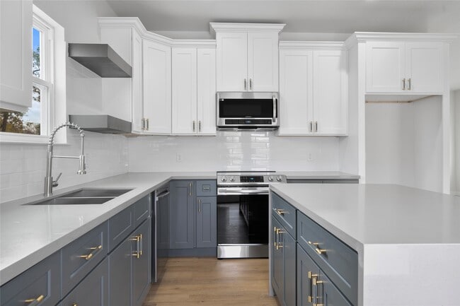 Building Photo - 7220 S Hall St