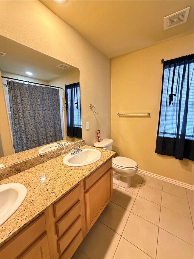 Building Photo - 603 SW Loudon Dr