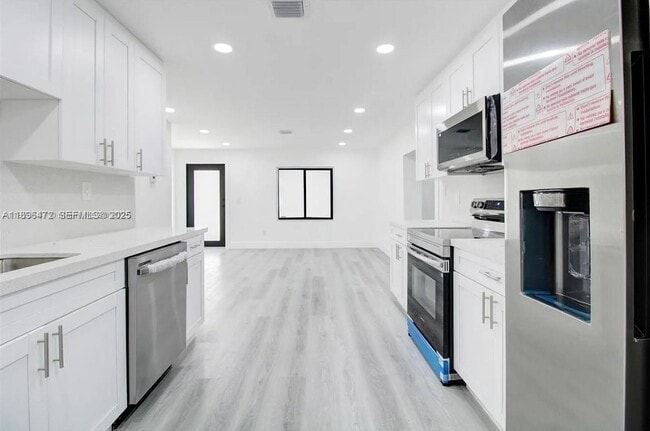 Building Photo - 13885 NW 5th Ave