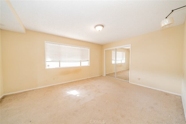 Building Photo - 17433 Sultana St