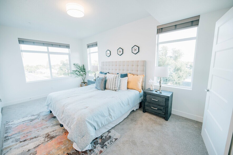 Building Photo - 43 W 400 S