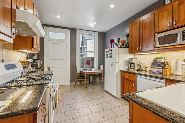 Building Photo - 2985 Harrison St