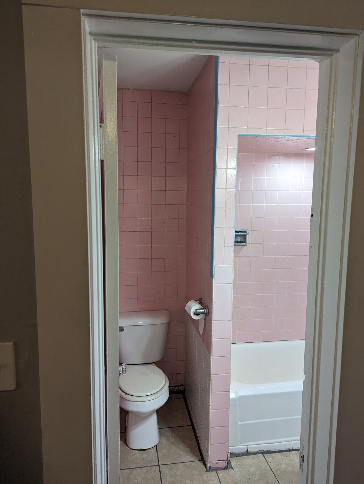 Bathroom - 304 N Western St