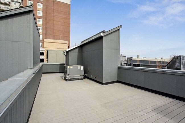 Building Photo - 2265 Glenarm Pl