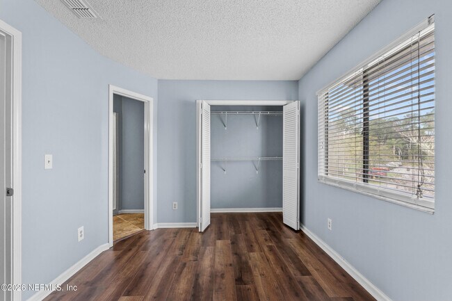 Building Photo - 8300 Plaza Gate Ln