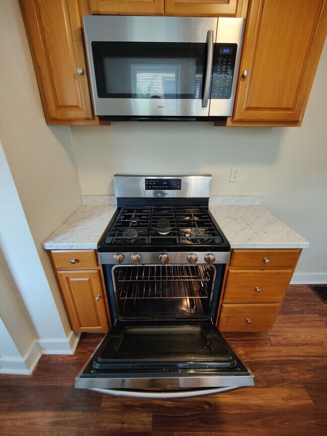 Building Photo - *Spacious & Updated 3BD/1BA Single-Family Home Available in Brookline*