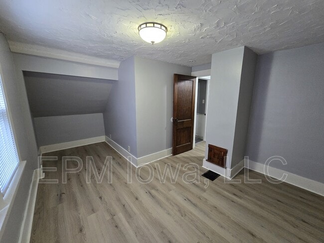 Building Photo - 2064 Independence Ave