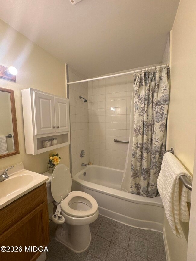 Building Photo - 3823 St Charles Pl