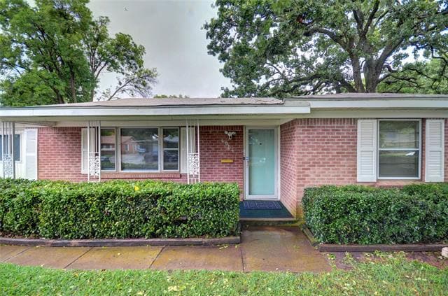 Building Photo - 4004 Caddo Trail