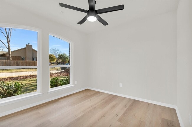 Building Photo - 8691 Pebblebrook Dr