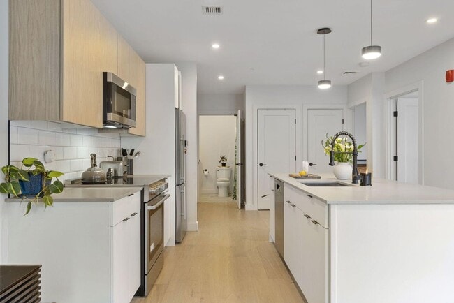 Building Photo - Fully Furnished 2BR condo for rent
