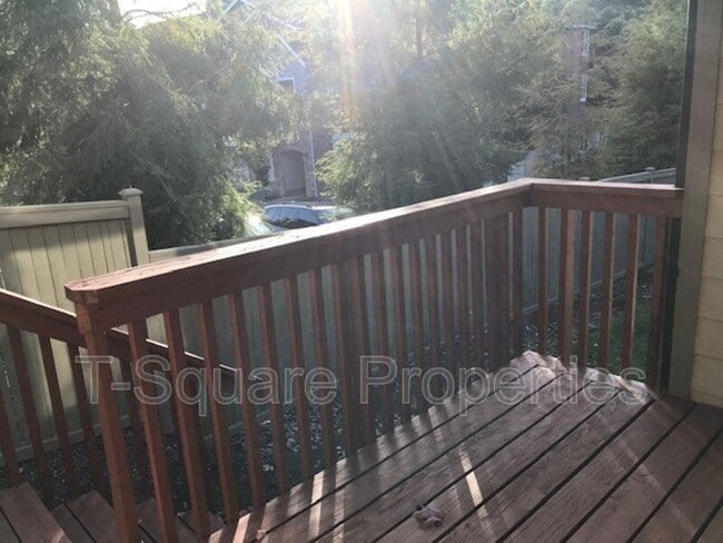 Building Photo - 13824 N Creek Dr