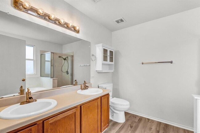 Building Photo - 609 Golden Gate Dr