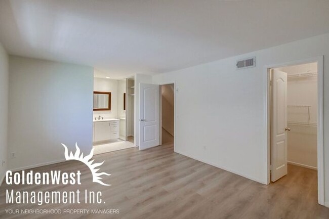 Building Photo - Elegant Dual Master 2Bdm 2.5Ba Townhome in...