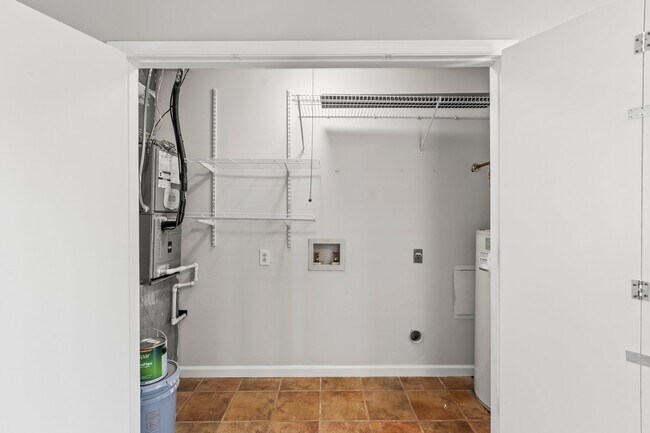 Building Photo - 1576 Springfield Dr