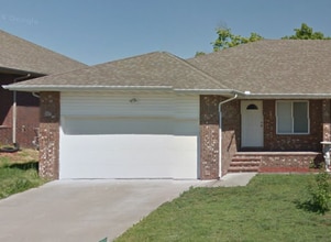 Building Photo - Duplex - 2 bed, 2 bath, 2 car garage in SW Springfield