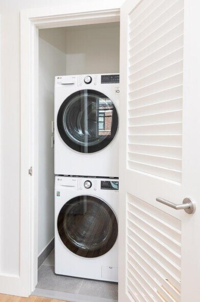 Building Photo - 19 Forest St