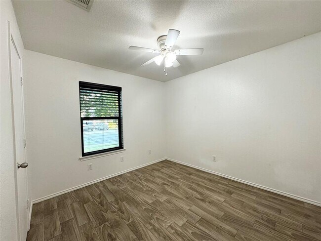 Building Photo - 1152 Hyde Park Dr