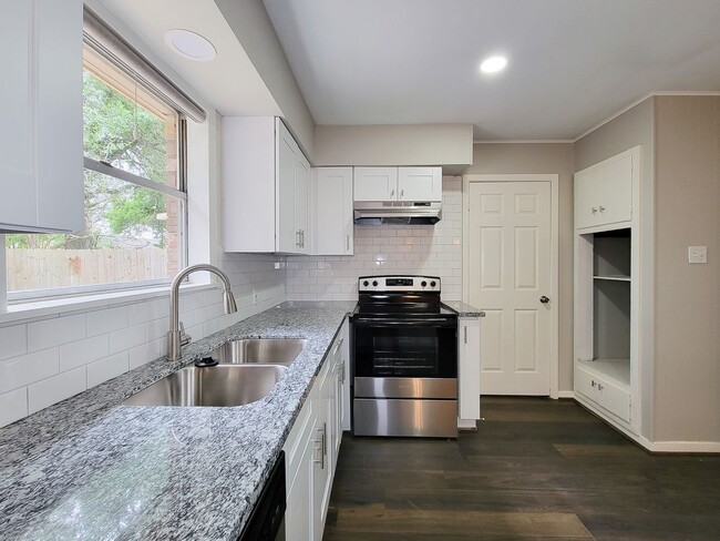 Building Photo - Welcome to your dream rental! This meticulously remodeled 3-bedroom, 2-bathroom home in the heart...