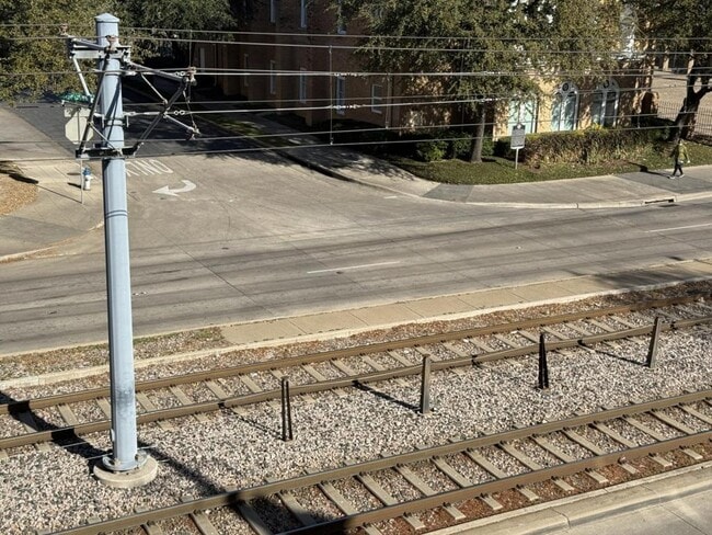 Building Photo - 2502 Live Oak St