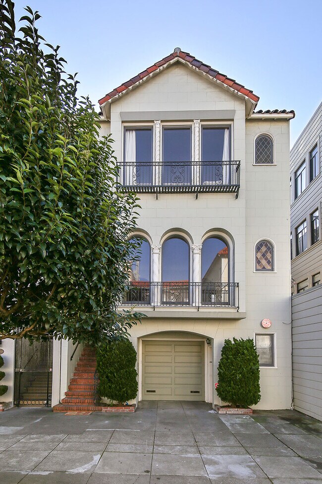 Primary Photo - 2375 Francisco St