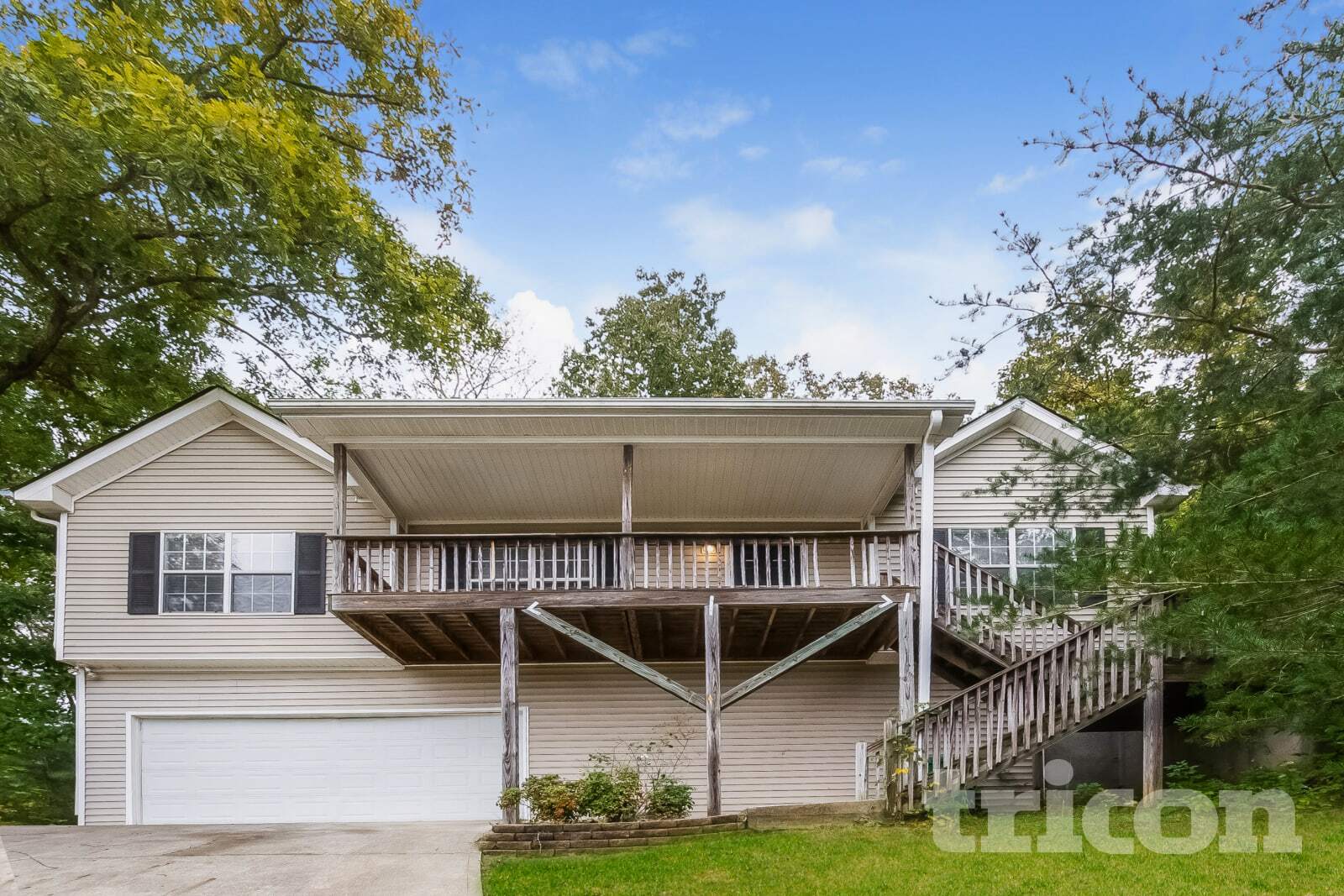 Building Photo - 1048 Whispering Woods Dr