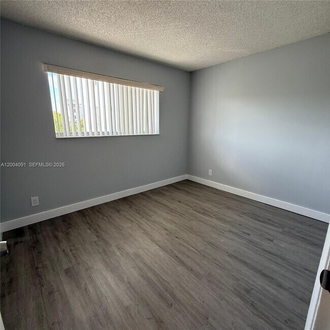 Building Photo - 8710 N Sherman Cir