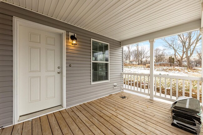 Building Photo - 395 Elder St