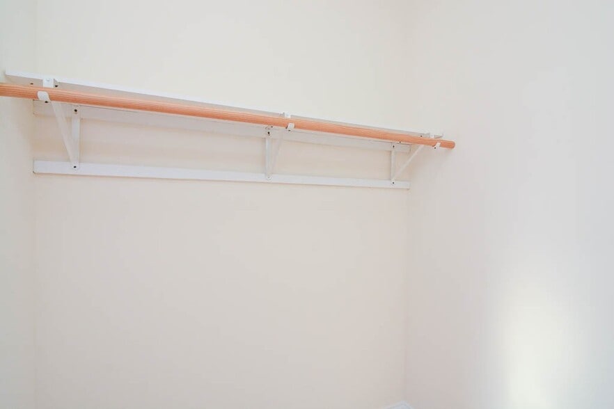 Building Photo - 2704 N Sawyer Ave