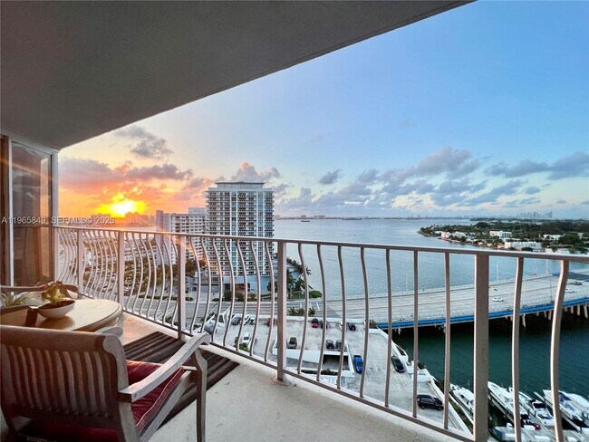 Building Photo - 7601 E Treasure Dr