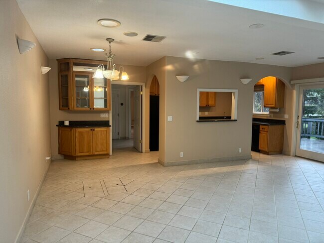 Living/Dining area - 25 N Gate Rd