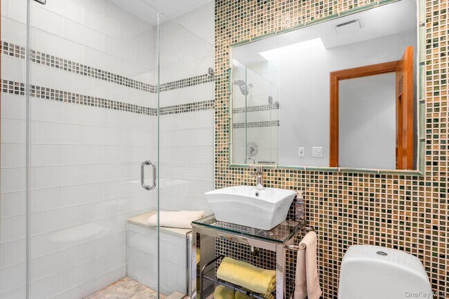 Building Photo - 6 Strathmore Ct