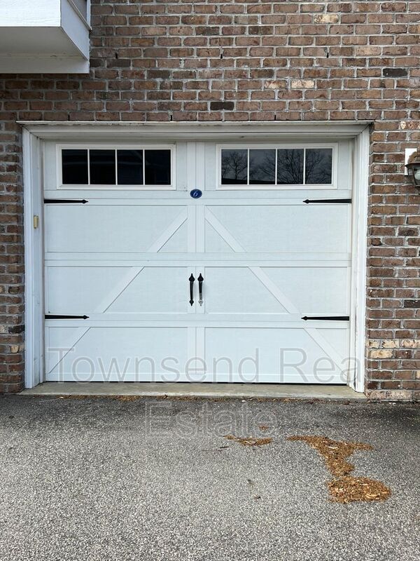 Building Photo - 210 Fountainhead Ln