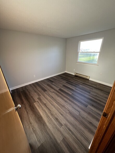 Building Photo - 2716 Alder Creek Dr S