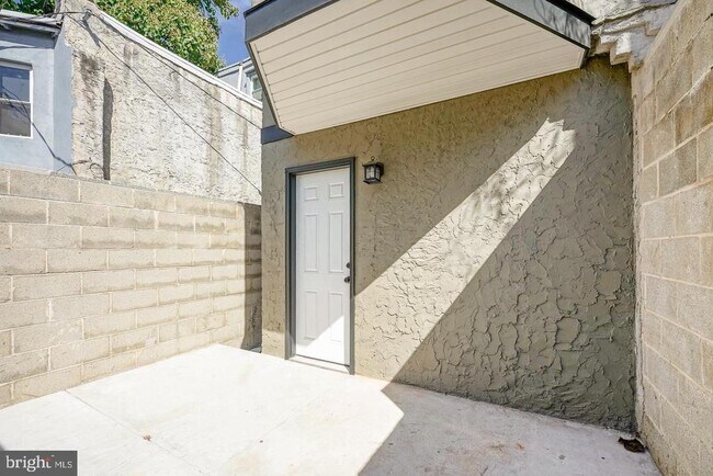 Building Photo - 2538 Turner St