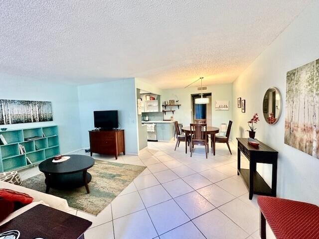 Building Photo - 2070 Cornwall D