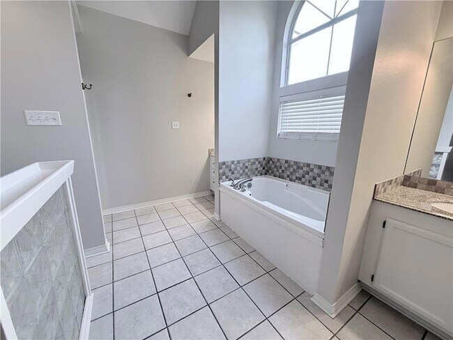 Building Photo - 1245 Sycamore Pl