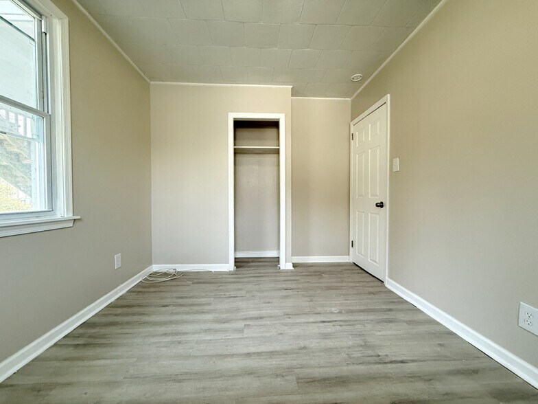 Building Photo - 16 Jenkins Ave