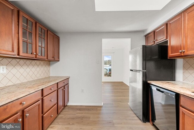 Building Photo - 30 Carolina Ct