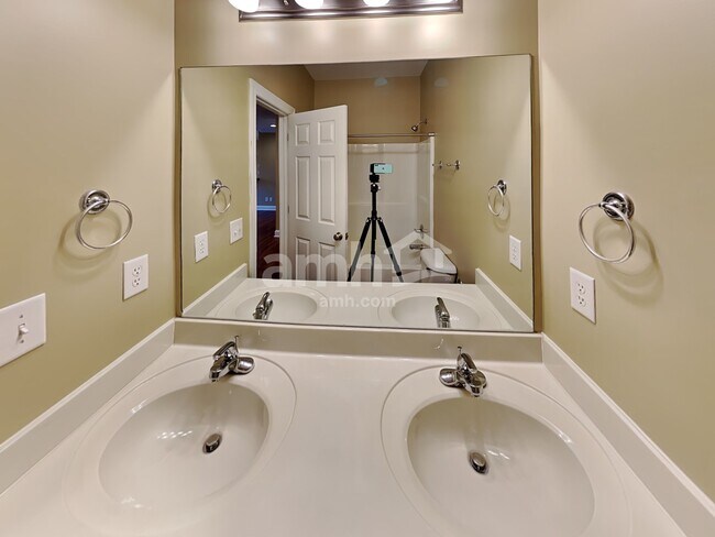 Building Photo - 519 Agate Dr