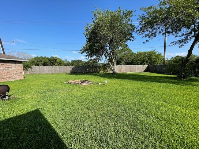 Building Photo - 16510 Oxnard Ln