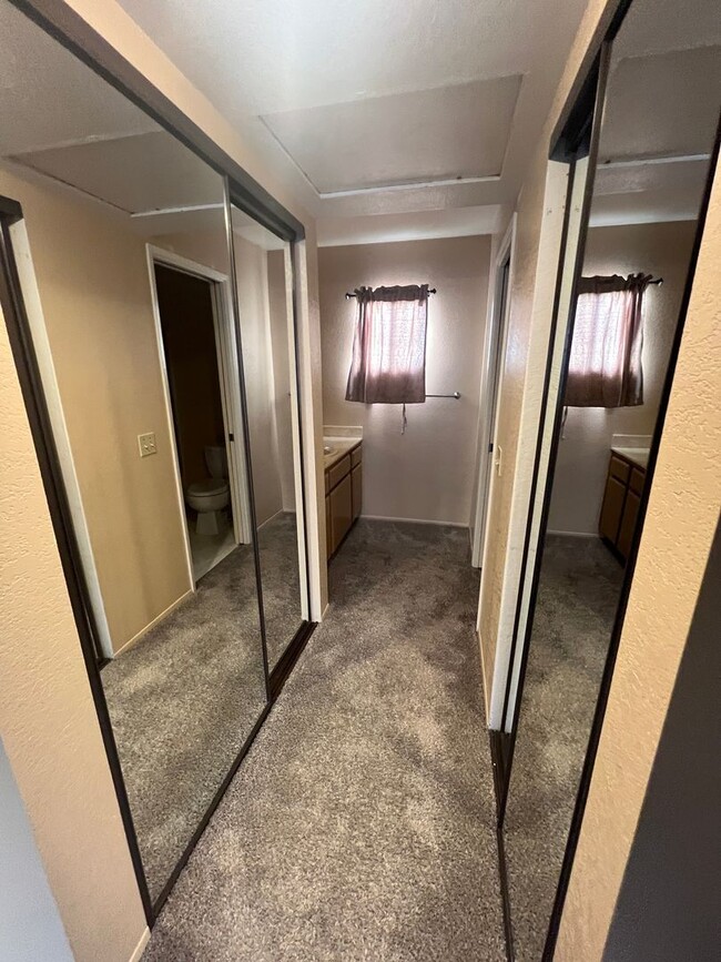 Building Photo - 2 Bedroom, 2.5 Bathroom Condo for Rent in ...