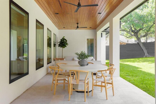 Building Photo - 1800 Bay Hill Dr