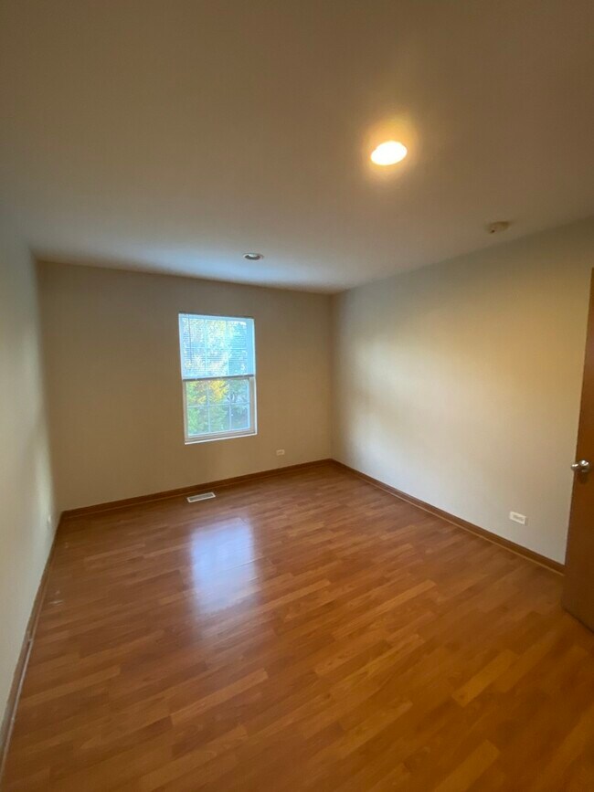 Building Photo - 610 Springbrook Trail N