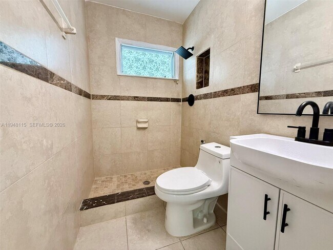 Building Photo - 1845 Dixieana St